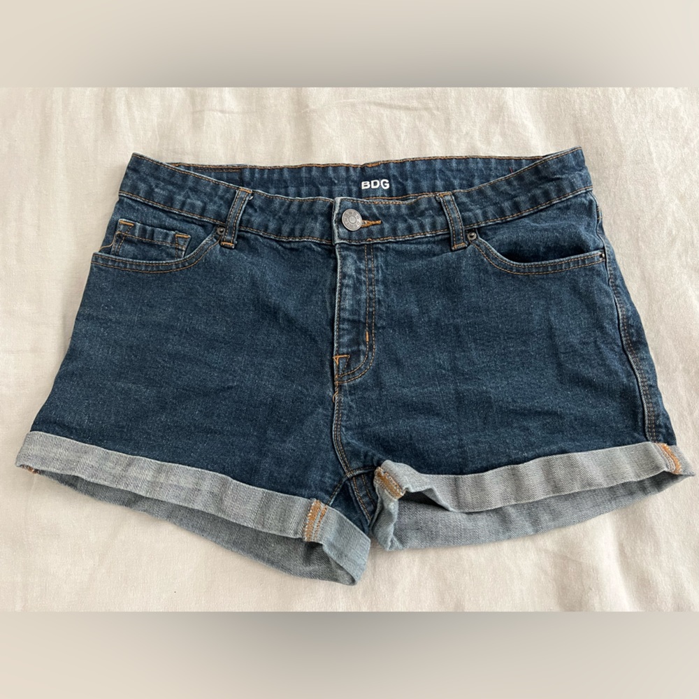 BDG 31W Mid Rise Alexa 5 Pocket Shortie